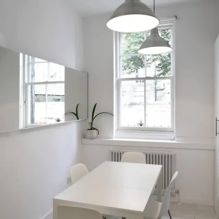 Beautiful Scandi-Inspired One Bed In Stockbridge Edinburgh Exterior photo